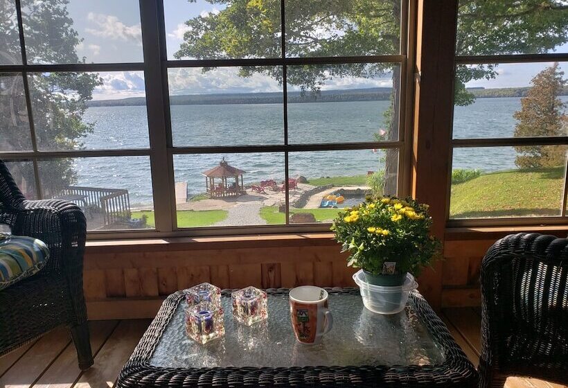 בית מלון כפרי Red Lodge Resort