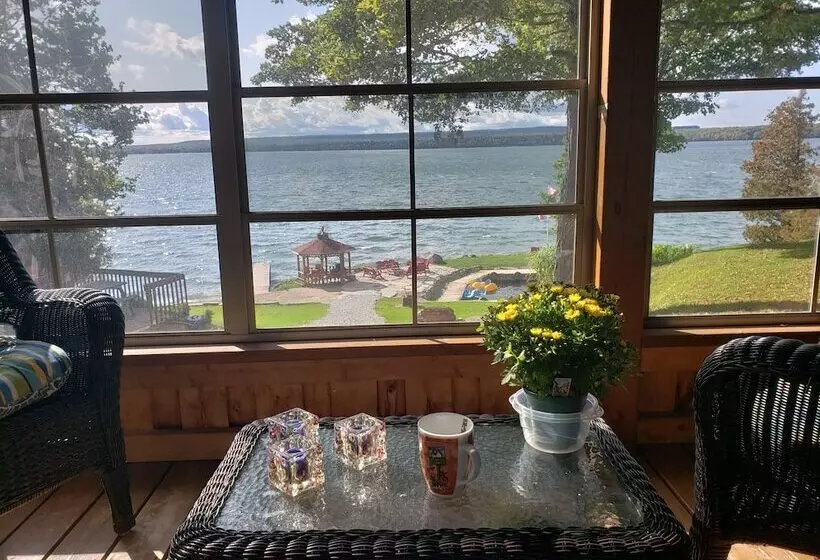 Hotelli Red Lodge Resort