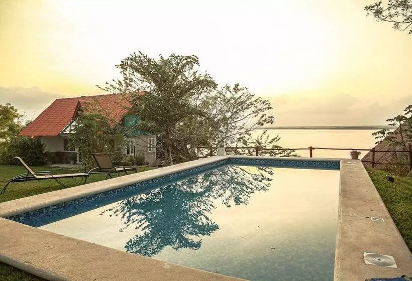 Hotelli Seven Blue House Village & Lodge