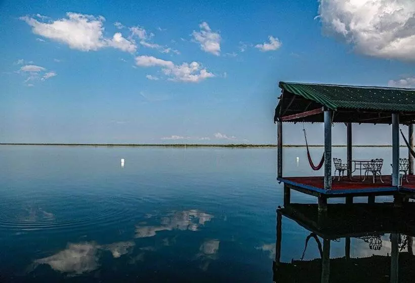 Hotelli Seven Blue House Village & Lodge