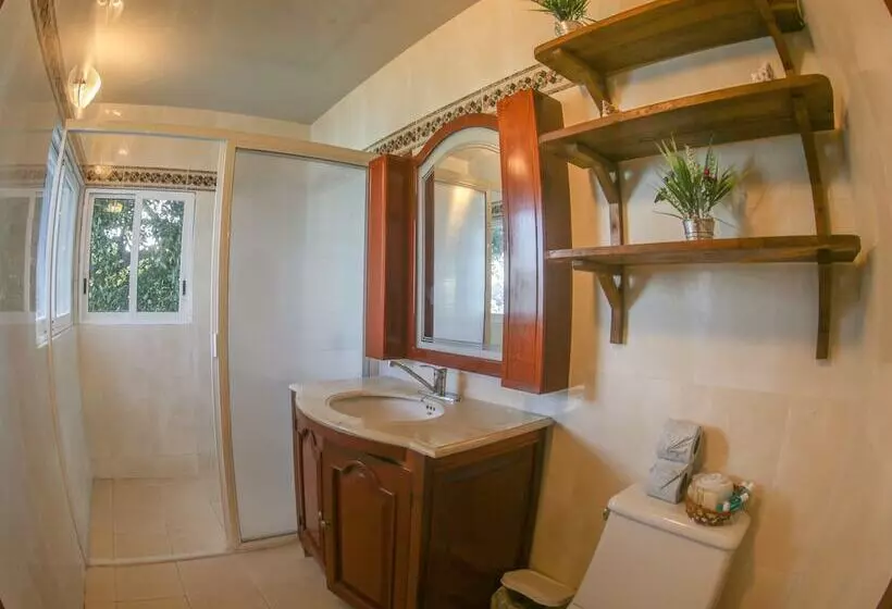 Hotelli Seven Blue House Village & Lodge