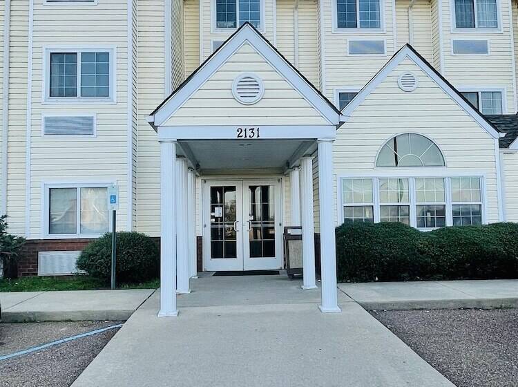 호텔 Welcome Inn & Suites