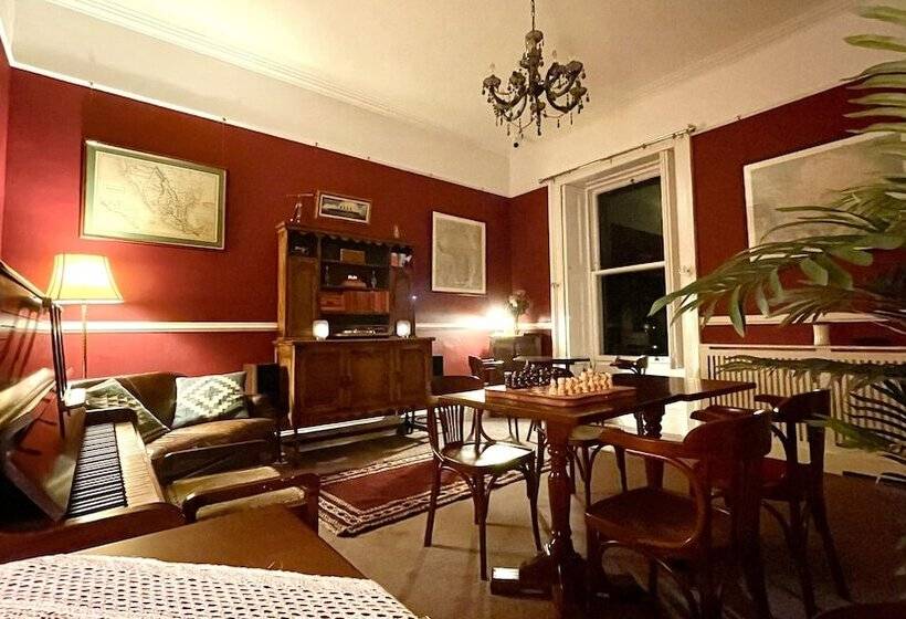 Moffat Independent Hostel