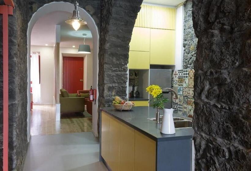 پانسیون Azorean Urban Lodge