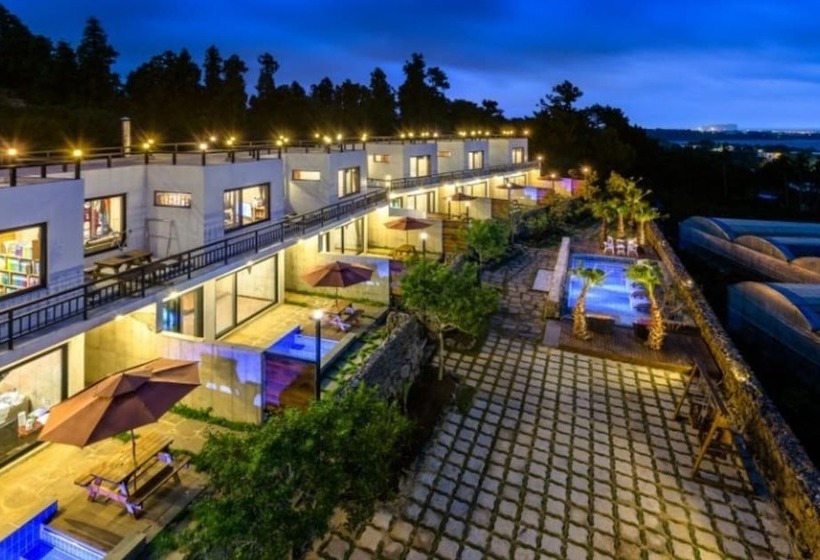 Pensió Seogwipo Who House Pool Villa