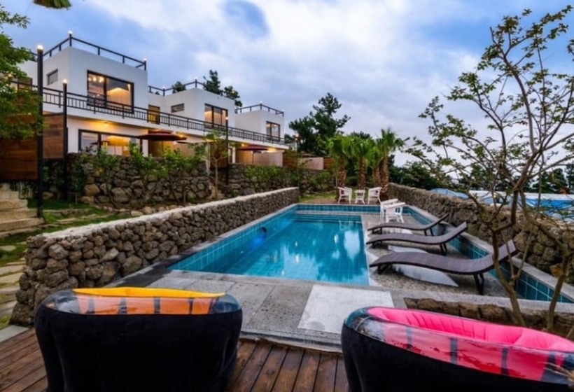 Pensió Seogwipo Who House Pool Villa