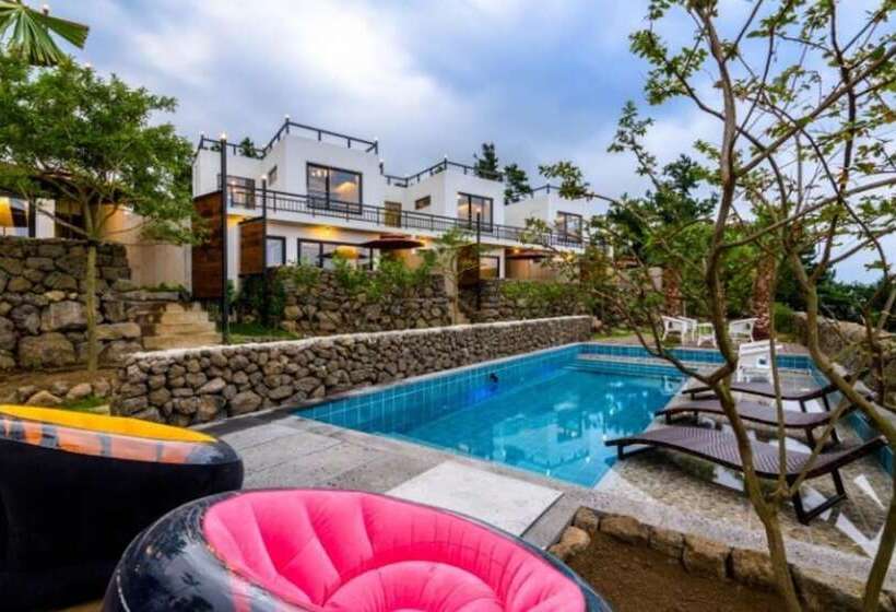 Pensió Seogwipo Who House Pool Villa