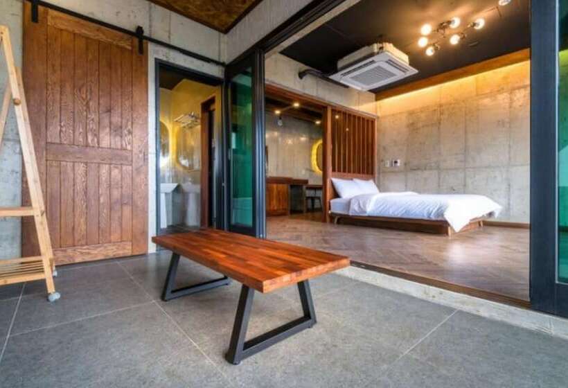 Pensió Seogwipo Who House Pool Villa