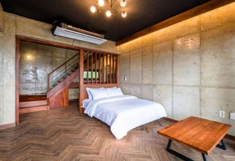 Pensió Seogwipo Who House Pool Villa