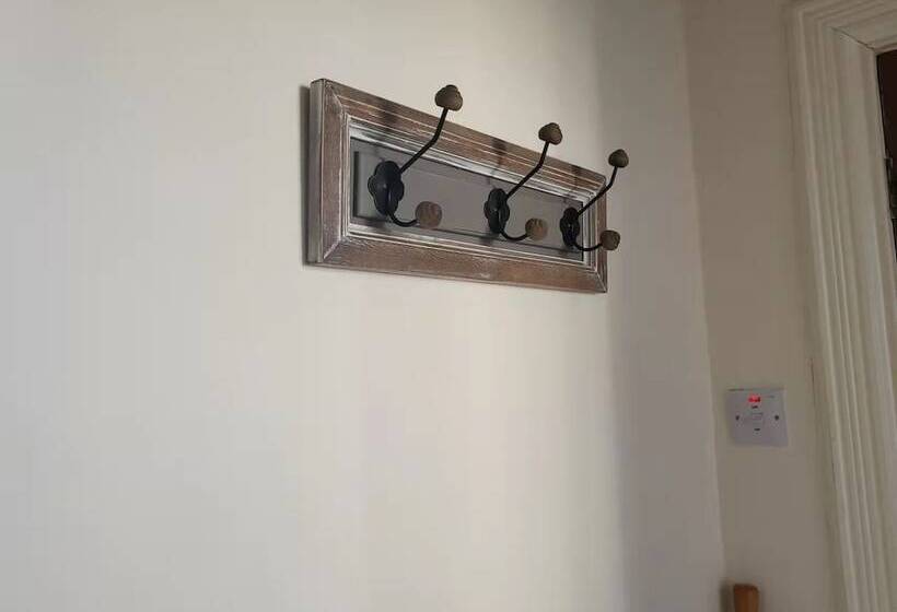 اقامتگاه Central Location, Free Parking, Enhanced Cleaning