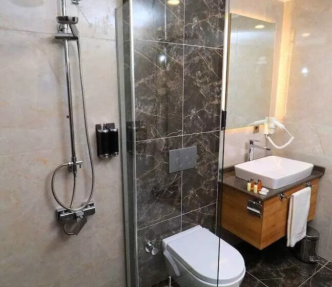 Hotelli Bayrak Grand