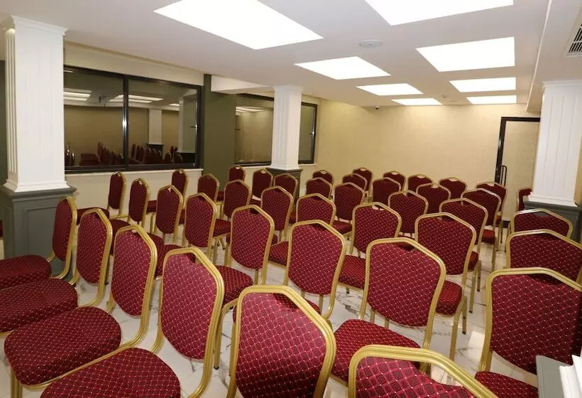 Hotelli Bayrak Grand