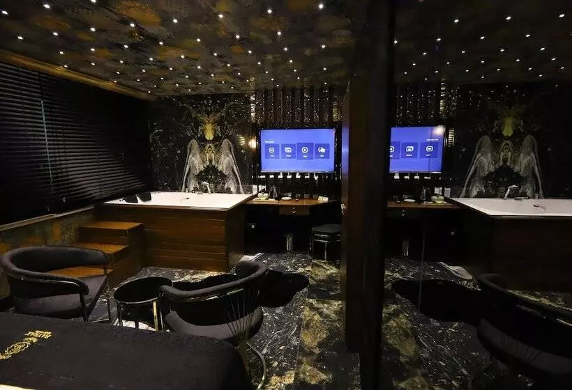 Hotelli Bayrak Grand