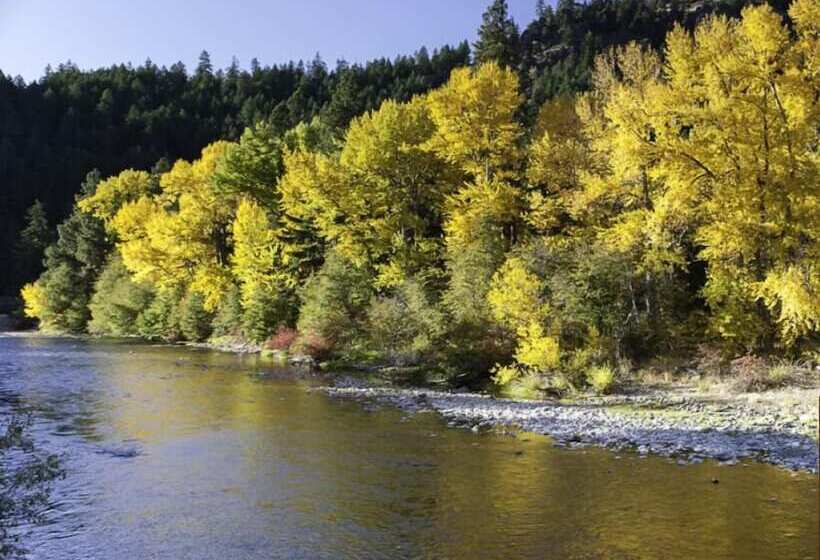 Отель Eagle Rock Resort