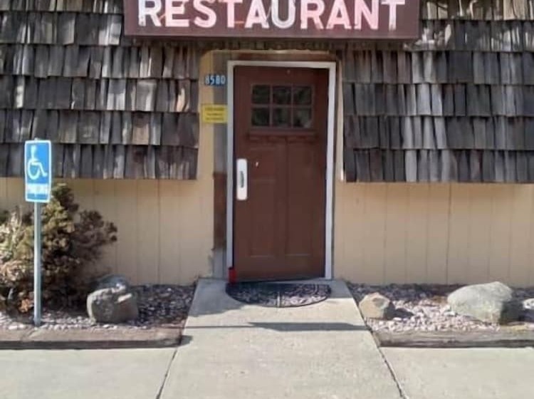 Отель Eagle Rock Resort