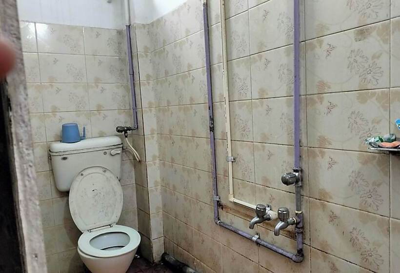 هتل Goroomgo Central Guest House Agartala