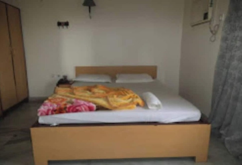 هتل Goroomgo Central Guest House Agartala
