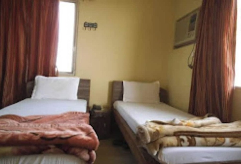 هتل Goroomgo Central Guest House Agartala