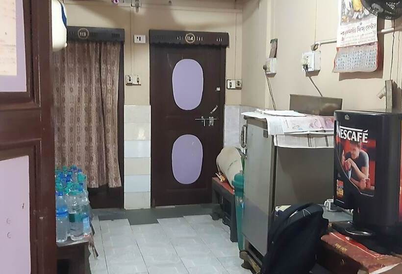 هتل Goroomgo Central Guest House Agartala