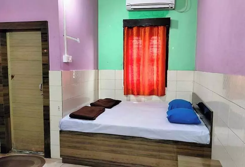 Hotelli Goroomgo Central Guest House Agartala