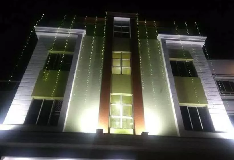 ホテル Goroomgo Viram Patna
