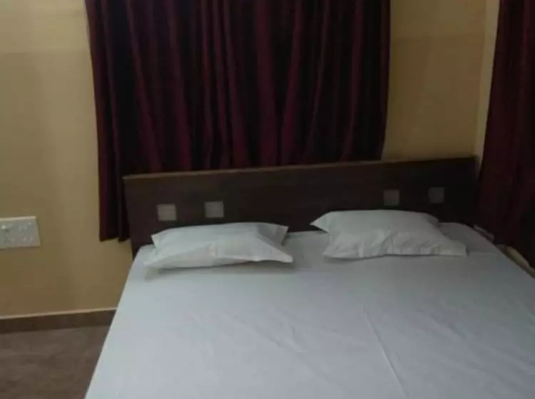 ホテル Goroomgo Viram Patna