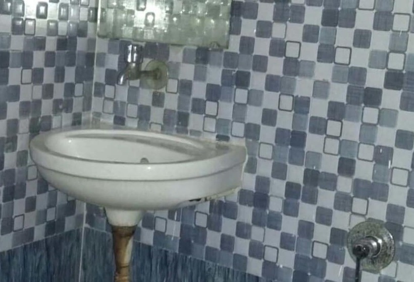 Hotel Goroomgo Jayanti Dham Mathura