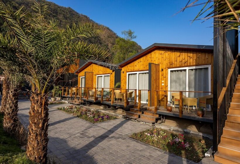 Hotel Justa Rasa Retreat And Spa Rishikesh