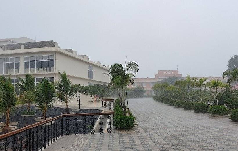 Hotel Justa Rudra Resort & Spa