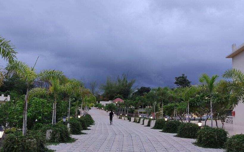 Hotel Justa Rudra Resort & Spa