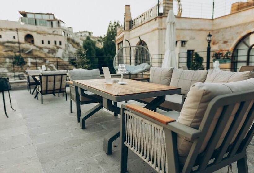 هتل Serenus Cave Suites