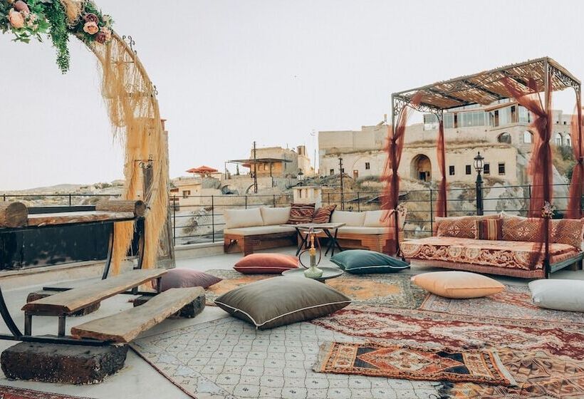 هتل Serenus Cave Suites