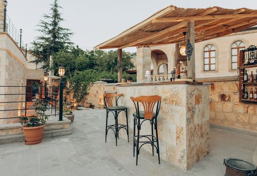 هتل Serenus Cave Suites