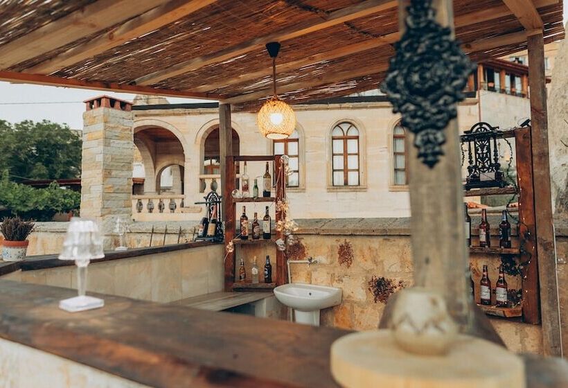 هتل Serenus Cave Suites