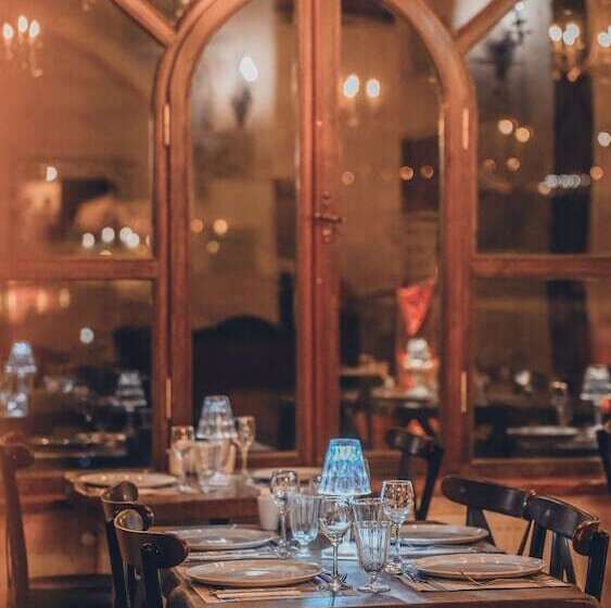 هتل Serenus Cave Suites