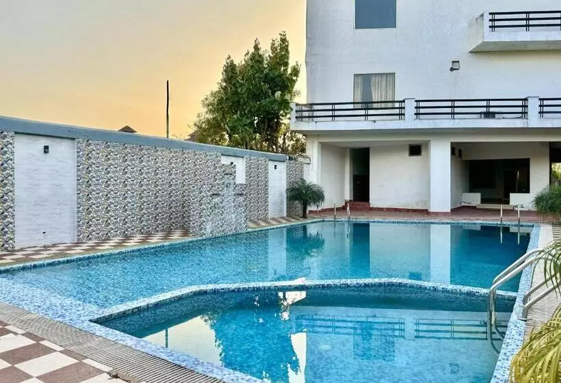 ホテル Sumedha G Village Resort And Spa