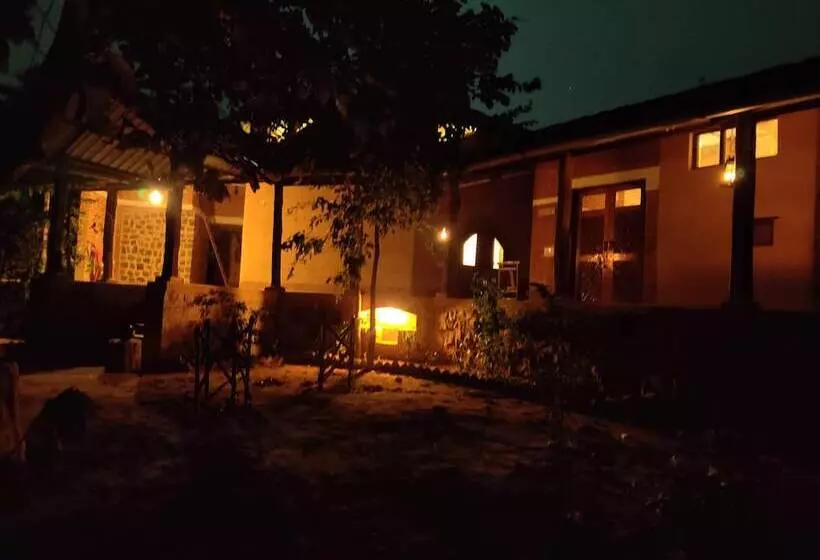 ホテル Surwahi Social Ecoestate Kanha