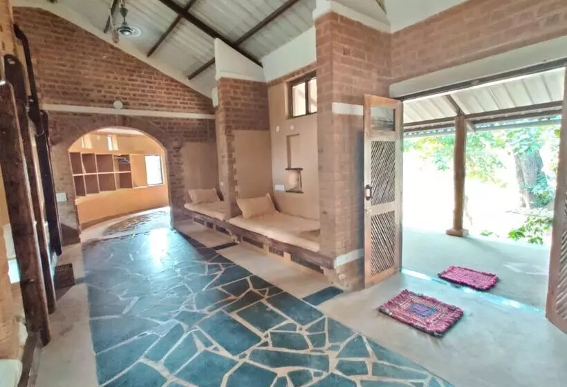 ホテル Surwahi Social Ecoestate Kanha