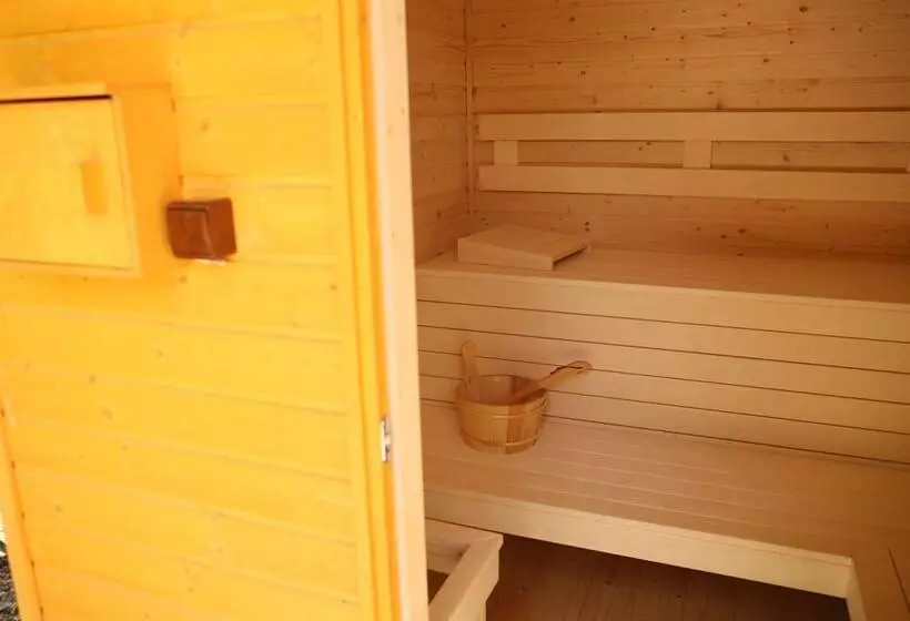 Hunyadi Panzió  Apartmanház