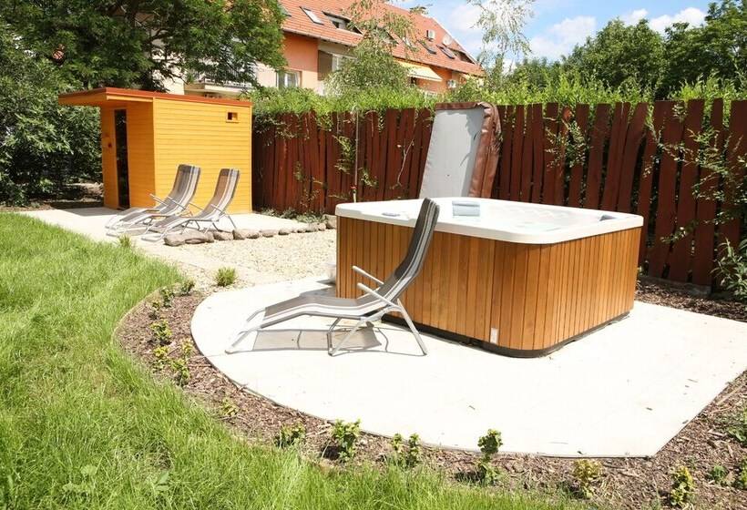 Hunyadi Panzió Apartmanház