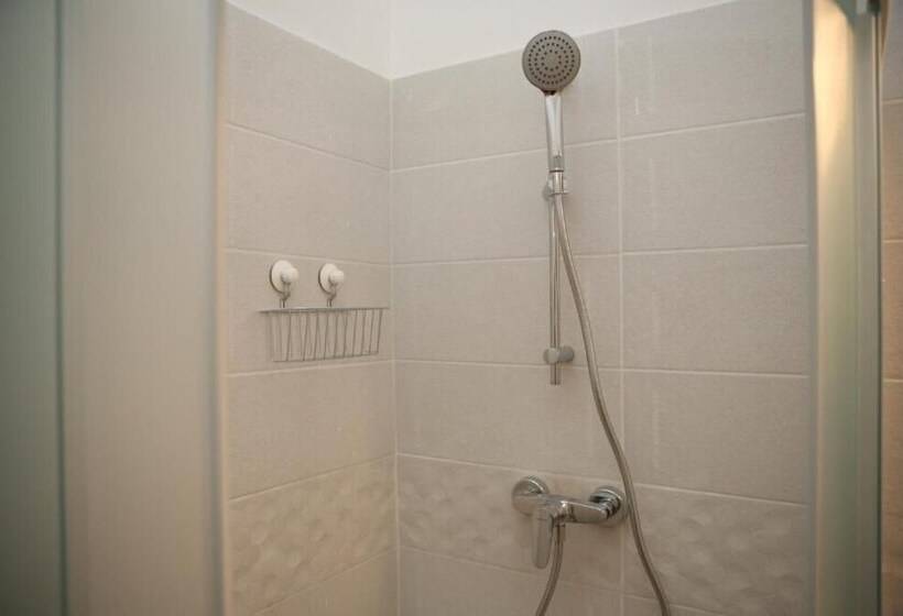 Hunyadi Panzió  Apartmanház