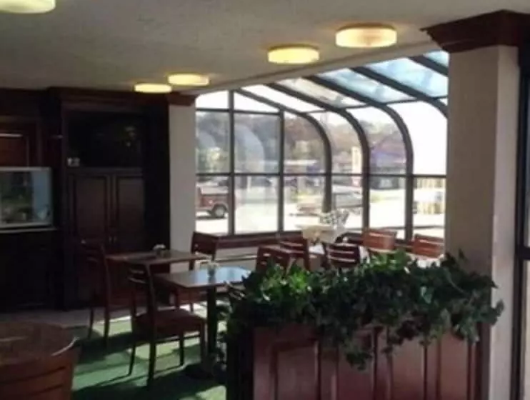 モーテル Astoria Hotel West