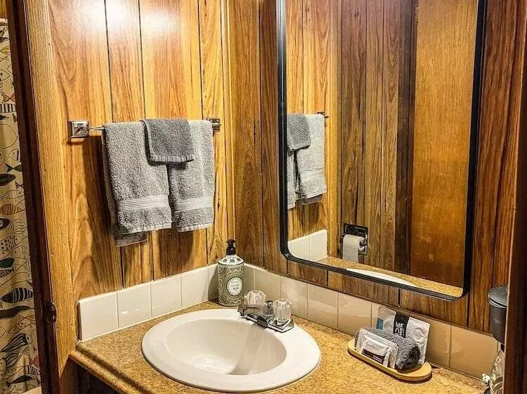 モーテル Reel Inn And Lodge