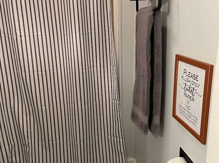 汽车旅馆  Reel Inn And Lodge