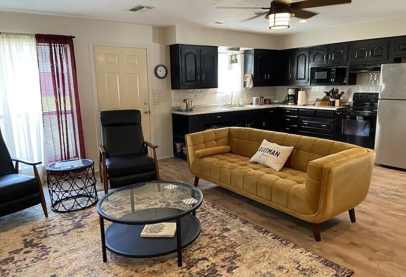 汽车旅馆  Reel Inn And Lodge