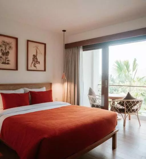 Porter Hotel   Surf & Yoga Retreat