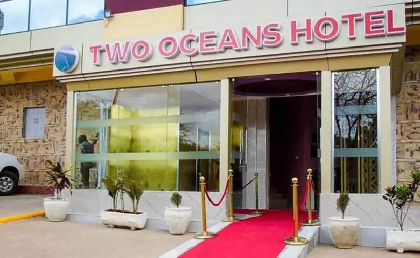 Two Oceans Hotel Voi