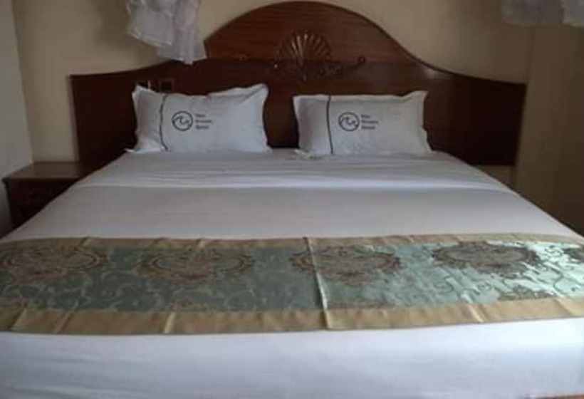 Two Oceans Hotel Voi