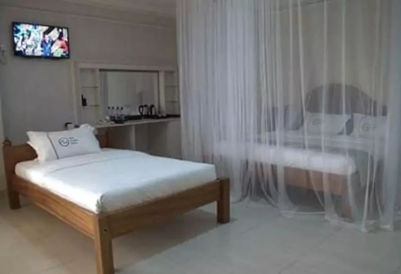 Two Oceans Hotel Voi