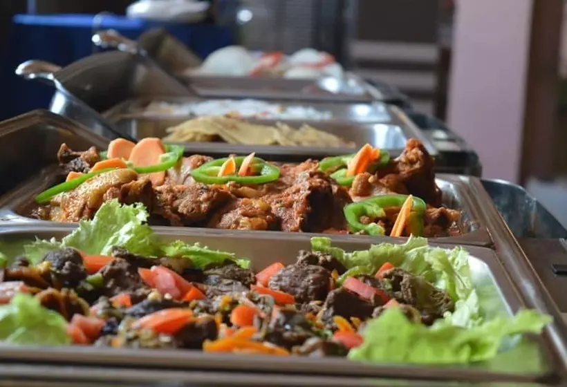 Two Oceans Hotel Voi